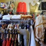 高円寺・古着屋 LONGABU（ロンガブ）宝探しのように１着ずつ見る