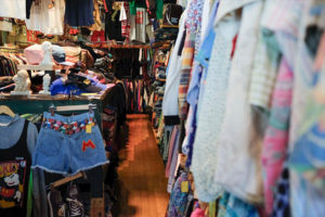 静岡・浜松の古着屋＆セレクトショップ「Precious Junk（プレシャス ジャンク）」。圧倒的な量のレディース、メンズ、雑貨、インテリアが揃うポップでカラフルな世界観