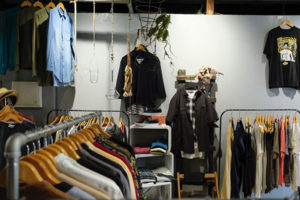 静岡・浜松の古着屋＆セレクトショップ「SHHH（シー）」。新品、古着、リメイクをミックスし、ジャンルに囚われないアイテムを提案