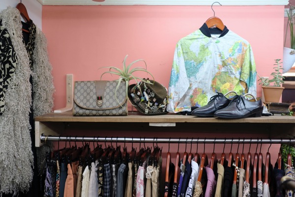 東京・代々木上原の古着屋 Chief vintage&clothing（チーフ）"感情を揺るがす"アイテムで、ハッピーでポジティブな空気が溢れるお店