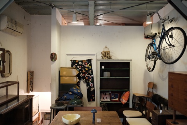 東京・吉祥寺の古着屋 garnish（ガーニッシュ）古着だけでなく雑貨・食器・家具も揃う、生活に彩りを添えるヴィンテージショップ