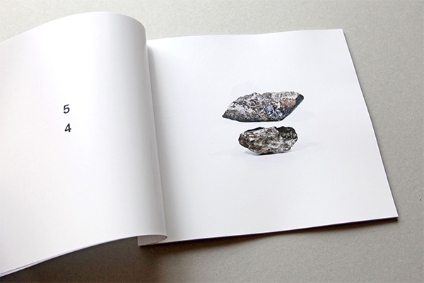 芸術家・佐藤拓真が作品集「WYSASSS」の発表&展覧会を谷保のcircleで開催