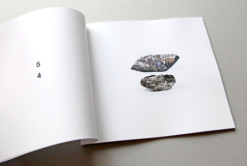 芸術家・佐藤拓真が作品集「WYSASSS」の発表&展覧会を谷保のcircleで開催