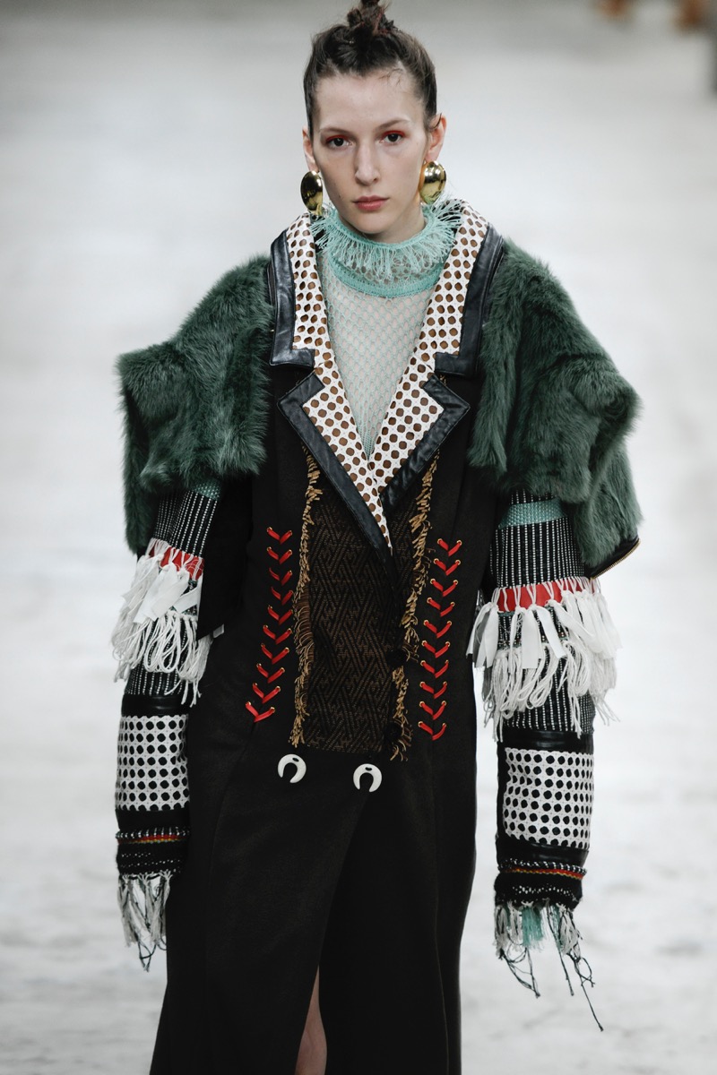 mame（マメ）の2018-19年秋冬 コレクション。デザイナーは黒河内真衣子。
