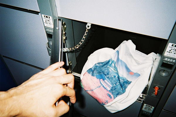 「dilemma（ダイレマ）」がカプセルコレクション発表。都内20箇所のコインロッカーで限定Tシャツを配布