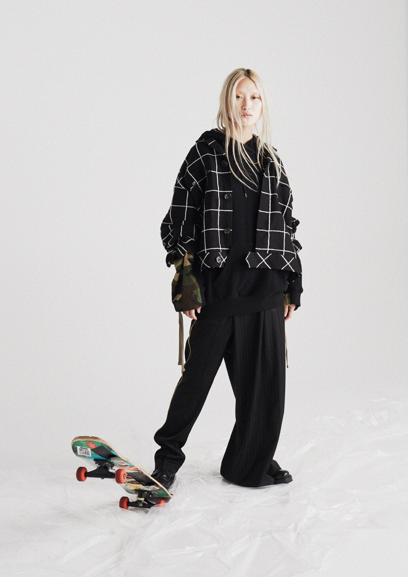 KANIZSA（カニッツァ）の2019年春夏 コレクション。シーズンテーマは設けず、服作りの基礎となるパターン・テキスタイル・縫製の三点から、物理的に存在しないブランドのアイディアを形にする。デザイナーは本田剛。