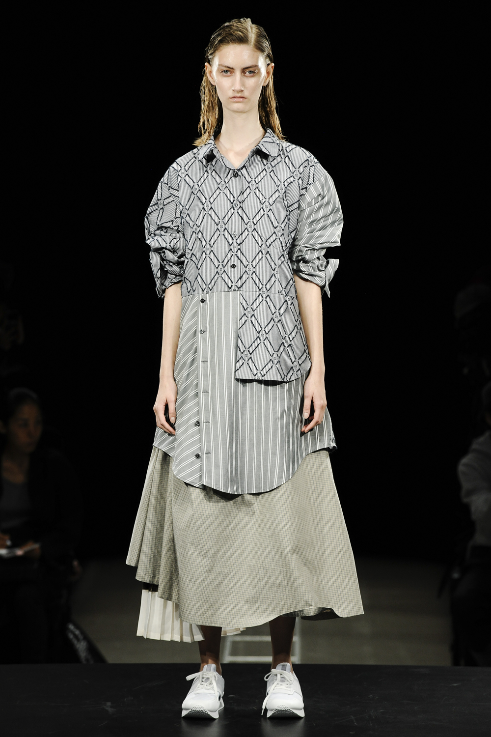 Fumiku（フミク）の2019年春夏コレクション。ブランドデビューであるコレクションを東京コレクション「Amazon Fashion Week TOKYO」のランウェイで発表。デザイナーは林 史佳（Fumika Hayashi）。