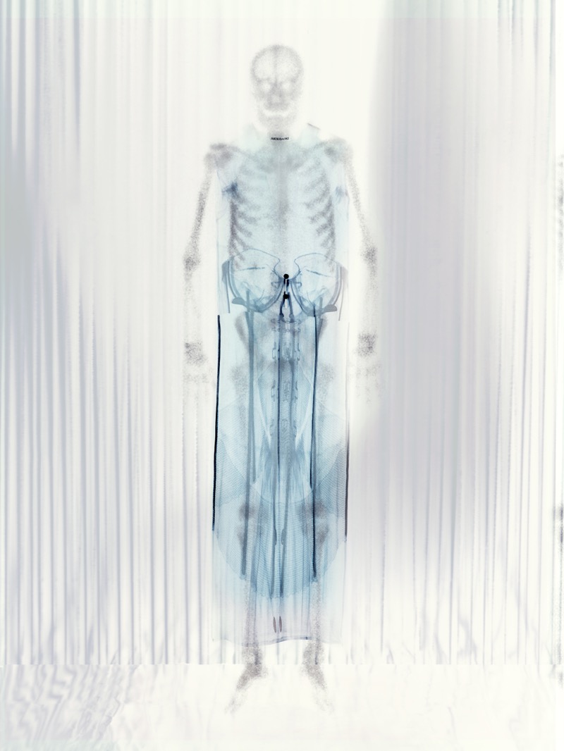 AKIKOAOKI（アキコアオキ）の2019-20年秋冬コレクション。テーマは「scan me」。