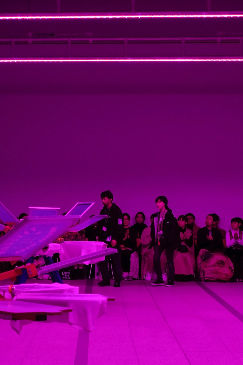 PUGMENT（パグメント）2020年春夏コレクション「Purple Plant」を、東京都現代美術館でランウェイで発表。